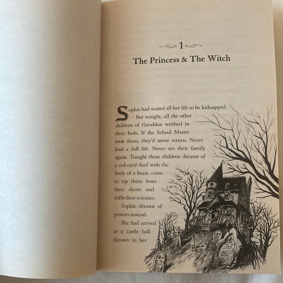 The School for Good and Evil vol. 1 by: Soman Chainani - Picture 3 of 4